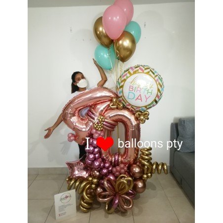 Base numero grade y globos con helio